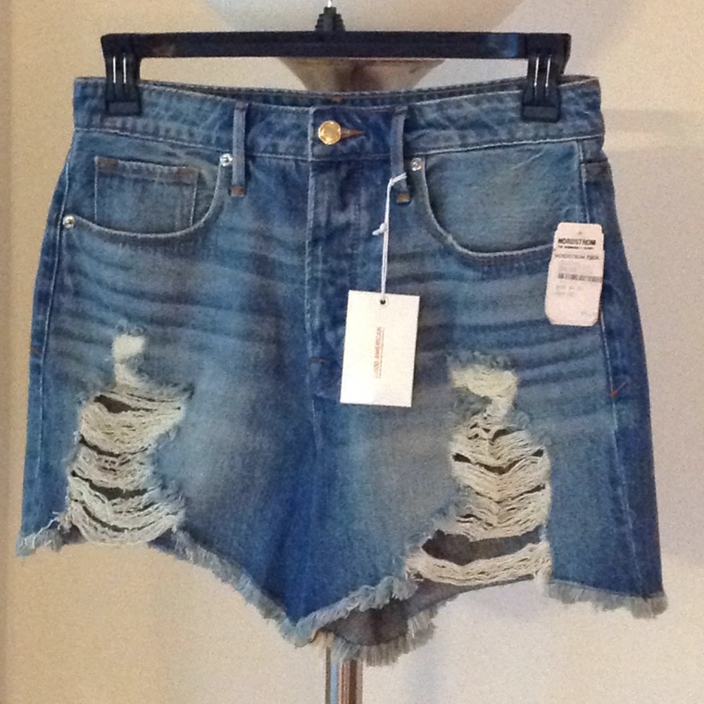 🔴 Good American - The Bombshell Distressed Shorts
